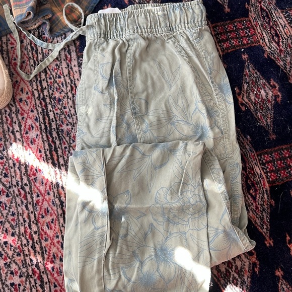 Buy the Look - Totally Zodiac - Picture 3 of 6